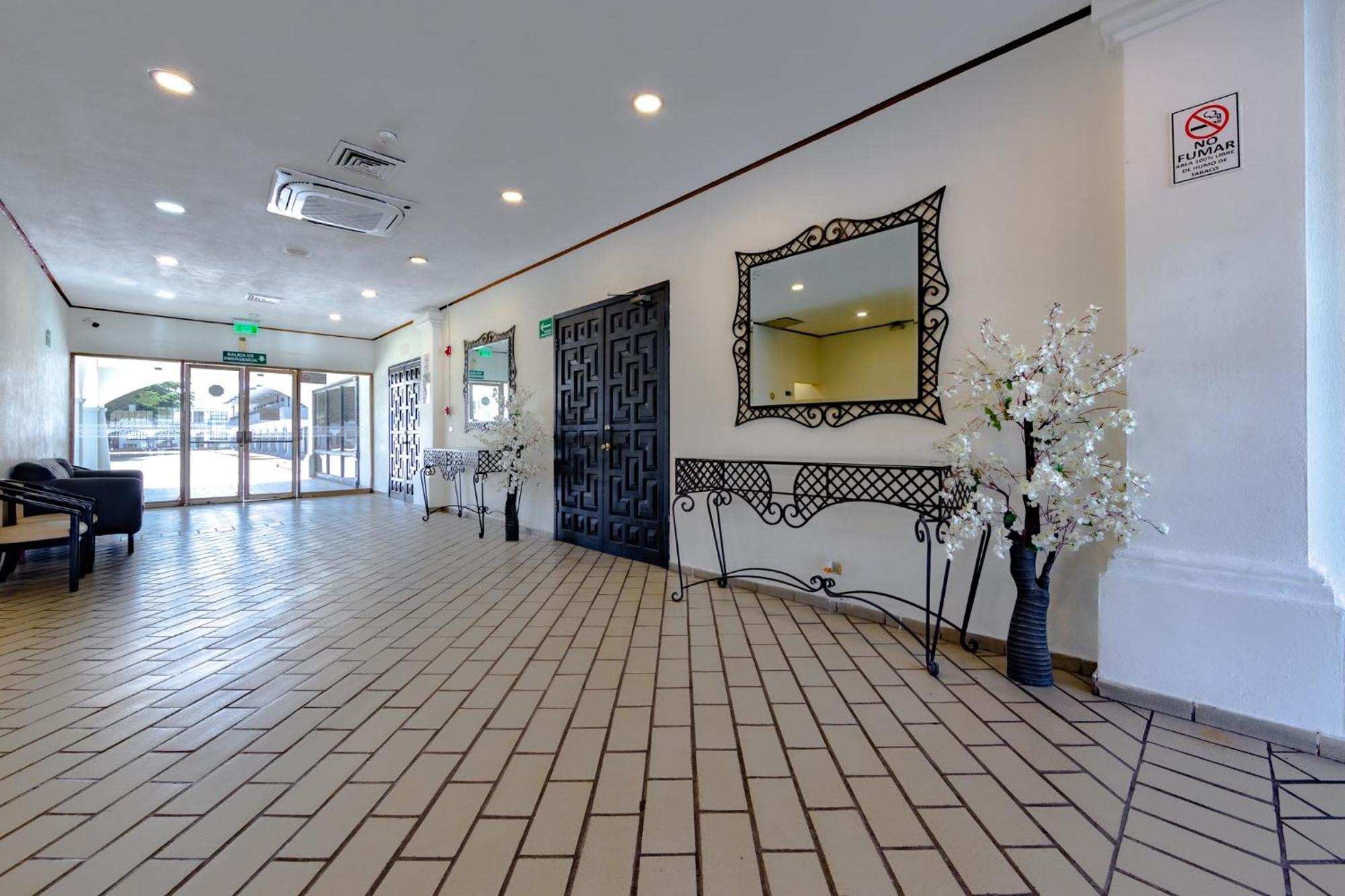 Inhouse Obregon Hotel Ciudad Obregon Exterior photo